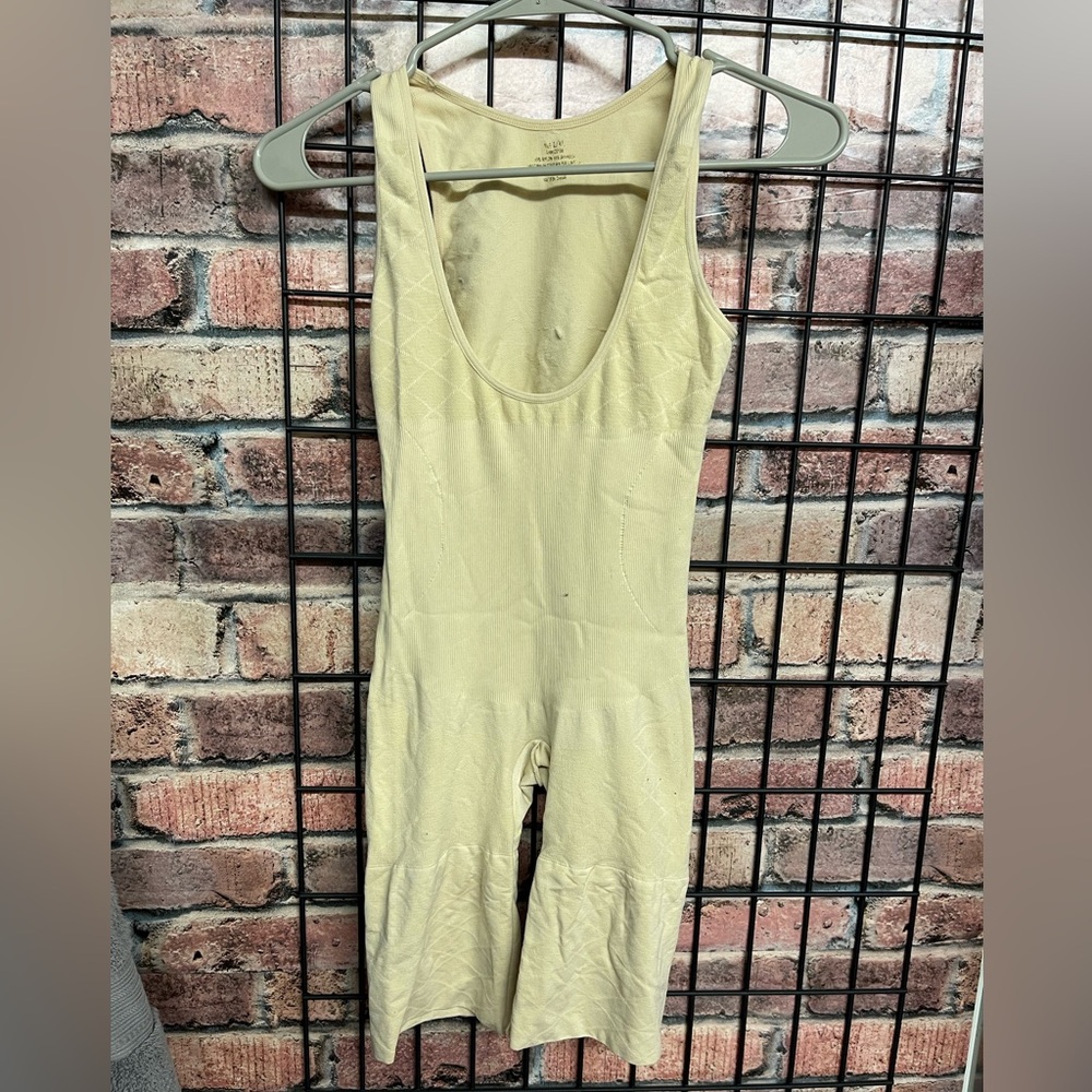 Shapewear bodysuit shorts size women’s large